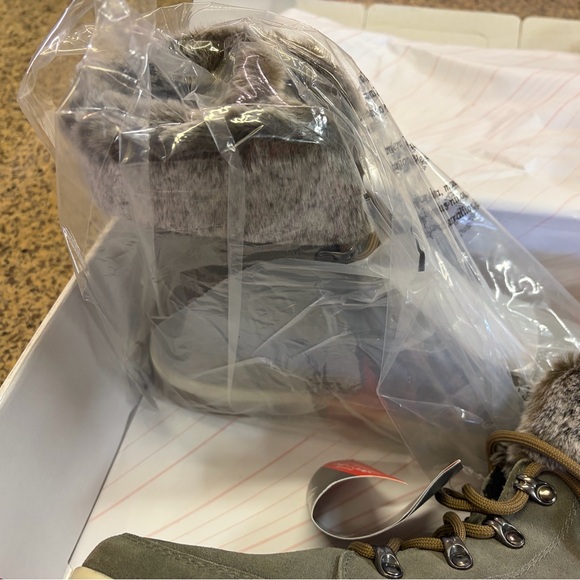 Cougar Women's Gray and Tan Ankle Boots - Picture 3 of 4